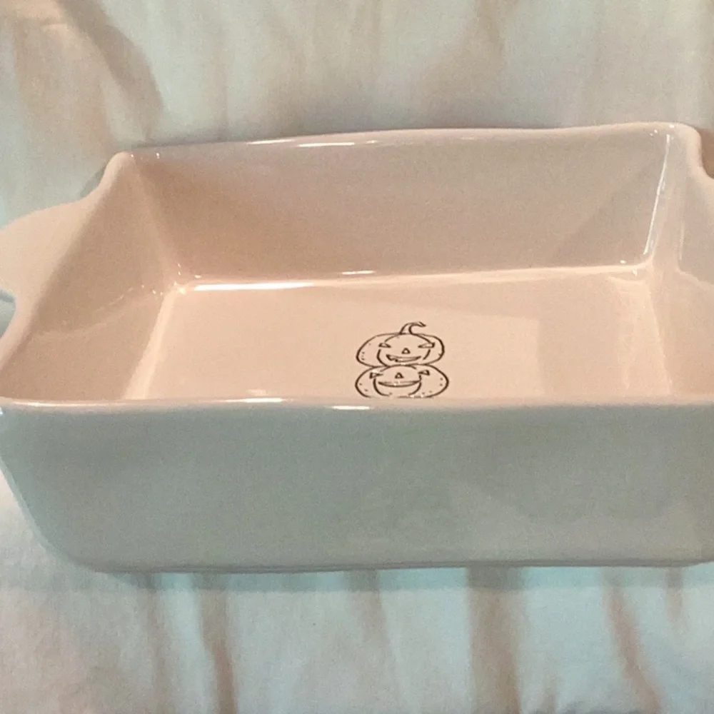Rae Dunn TRICK OR TREAT baking pan